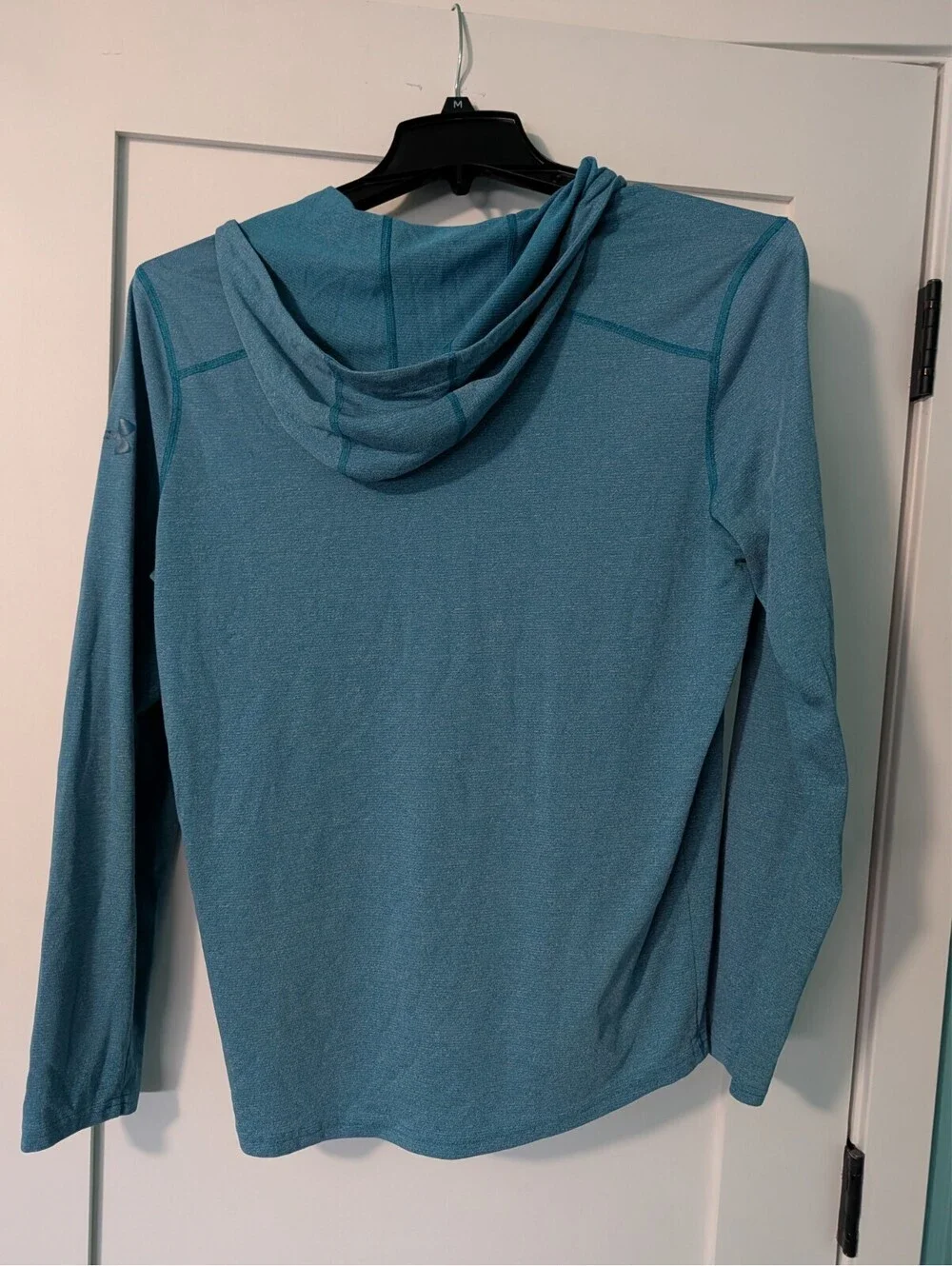 Men's Under Armor Long Sleeve Hooded Medium
